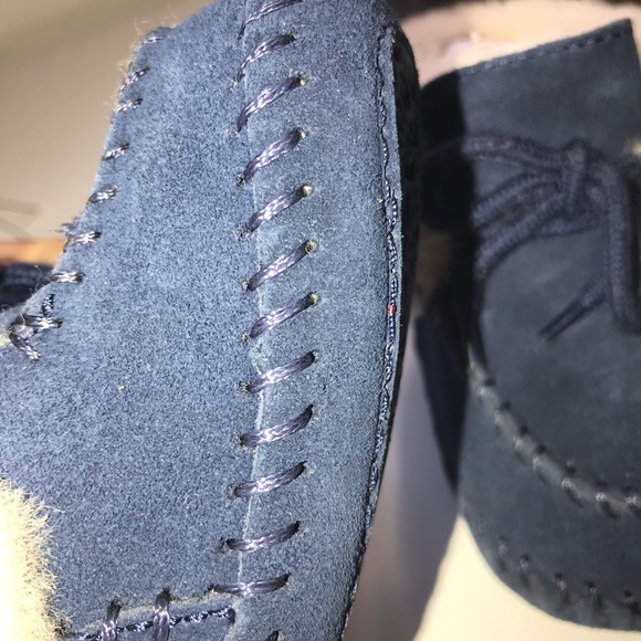 New authentic infant UGG boots, dark navy, size 0-1 (0-6 months) - Picture 5 of 9